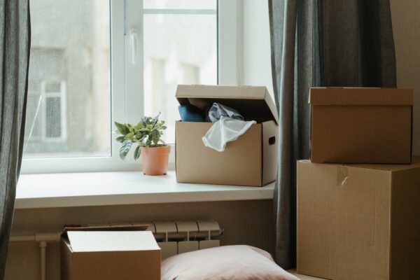 Top 5 ways to save money while moving home